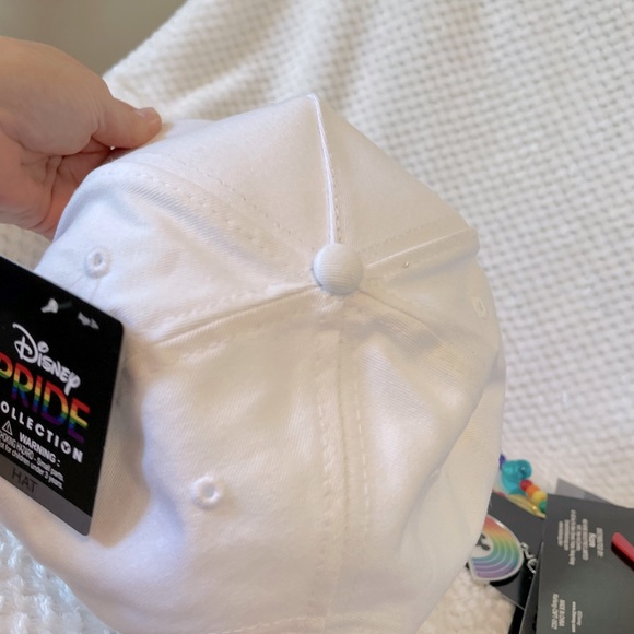 Disney pride collection hat with rainbow 🌈 Mickey. Nwt Season of Love - Picture 2 of 5
